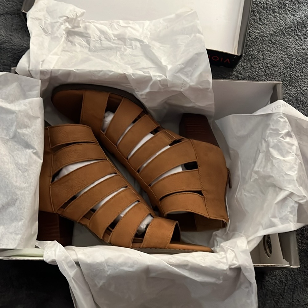 Vionic: Aloft Harlow (Caramel) tan
